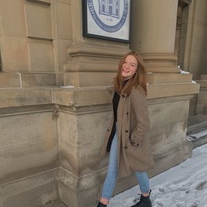 Meet your Posher, Abby